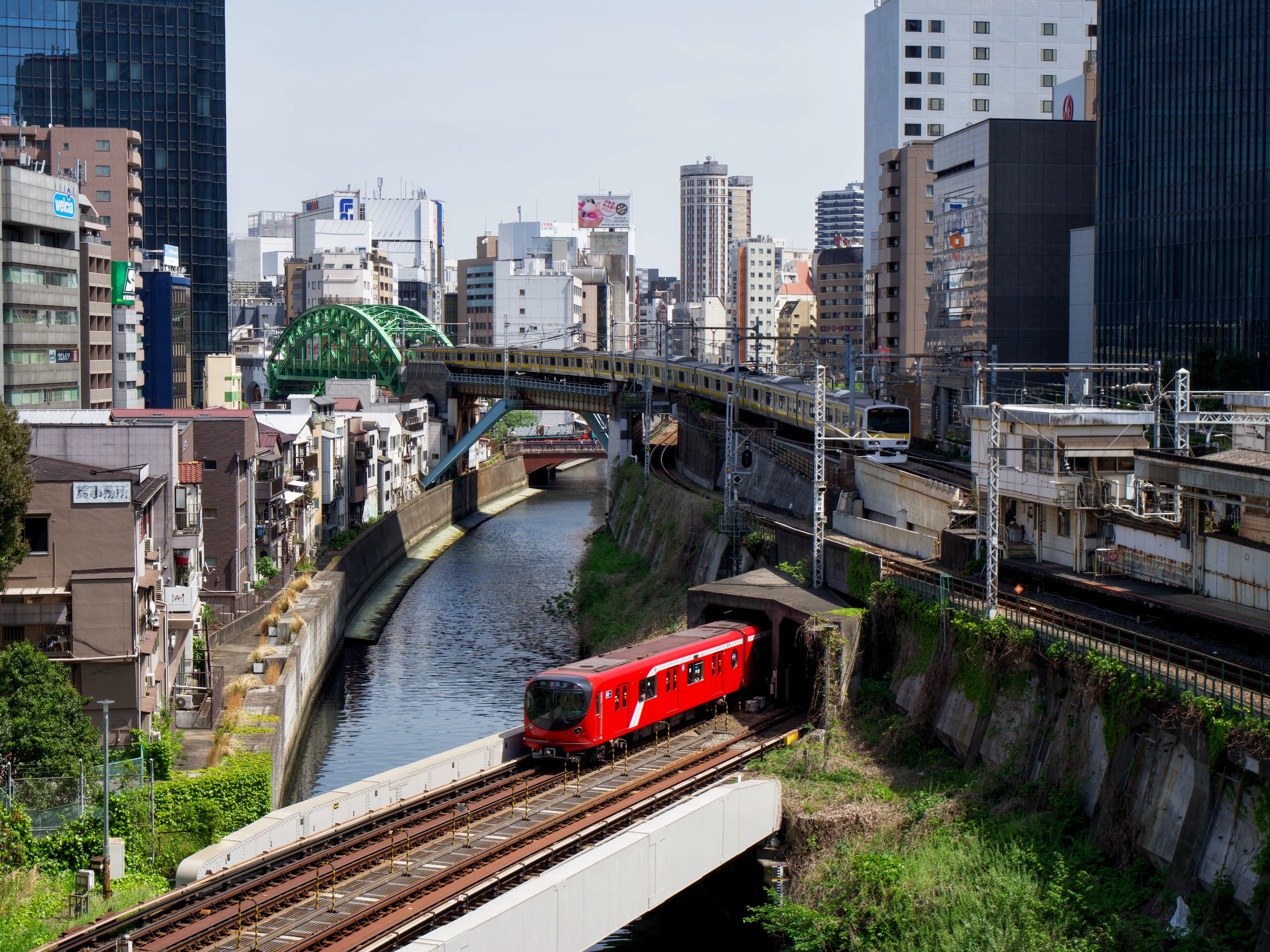 Roaming The Streets Gallery - Picture 2